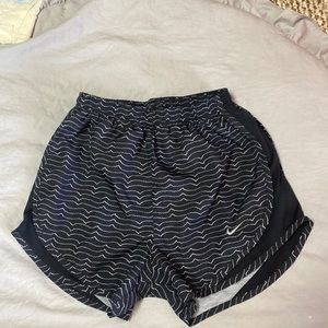 Nike shortsโ